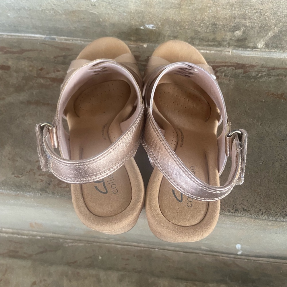 Clarks Giselle Ivy Metallic Rose Gold Cork Wedge Sandals - Picture 7 of 9